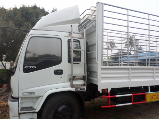6 ล้อใหญ่  อีซูซุ  FTR  200 แรง  ยูโร 2  กระบะคอกเหล็กรั้วสูง 10 เส้น สภาพใหม่ ยาว 7.2 เมตร
