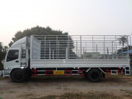 6 ล้อใหญ่  อีซูซุ  FTR  200 แรง  ยูโร 2  กระบะคอกเหล็กรั้วสูง 10 เส้น สภาพใหม่ ยาว 7.2 เมตร