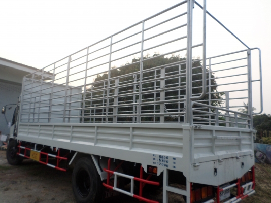 6 ล้อใหญ่  อีซูซุ  FTR  200 แรง  ยูโร 2  กระบะคอกเหล็กรั้วสูง 10 เส้น สภาพใหม่ ยาว 7.2 เมตร