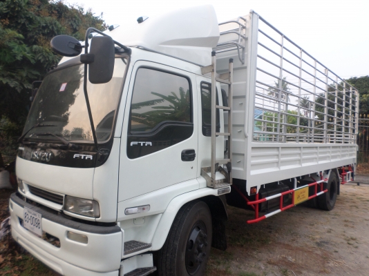 6 ล้อใหญ่  อีซูซุ  FTR  200 แรง  ยูโร 2  กระบะคอกเหล็กรั้วสูง 10 เส้น สภาพใหม่ ยาว 7.2 เมตร