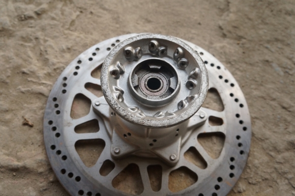 ขายดุมล้อหน้า สวยๆ ทรงหลอดด้าย อันใหญ่ สำหรับล้อโต