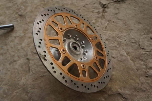 ขายดุมล้อหน้า สวยๆ ทรงหลอดด้าย อันใหญ่ สำหรับล้อโต