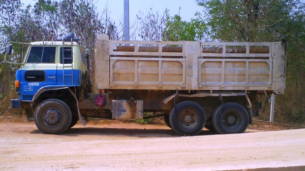 สิบล้อ HINO KT725 แบบสองเพลาดั้ม มีระบบลากพ่วง เครื่อง HINO EP100 เบรคของสิงห์ไฮเทค เบรคทิฟฟี่ ยางดีทุกเส้น รถสวยมีทะเบียนครบ