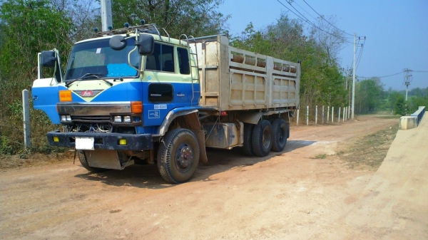สิบล้อ HINO KT725 แบบสองเพลาดั้ม มีระบบลากพ่วง เครื่อง HINO EP100 เบรคของสิงห์ไฮเทค เบรคทิฟฟี่ ยางดีทุกเส้น รถสวยมีทะเบียนครบ