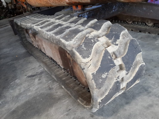 ขายแทร็กยาง PC40-7- ,PC45-1- PC40R-8- มือสองญี่ปุ่น