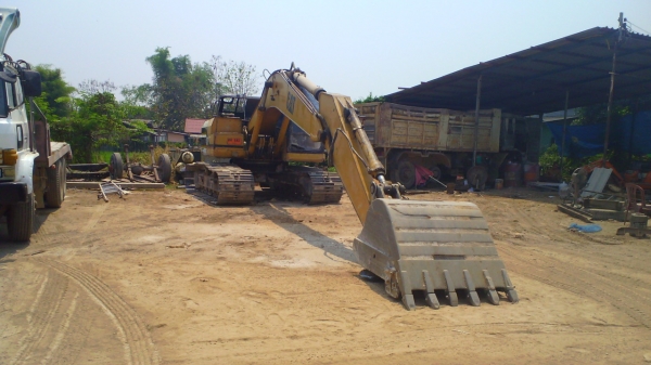 รถแบคโฮ CAT 320 V1 รถทำงานปกติ ชอบราคาเท่าไรต่อรองกันได้ครับ