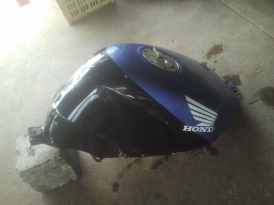 ลดสุดๆ ขายถังน้ำมัยcbr 250  สภาพดีไม่มีสนิม ไม่รั่ว  พร้อมใช้งาน  ราคาถูกๆๆ