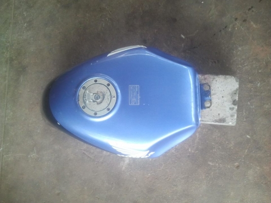 ลดสุดๆ ขายถังน้ำมัยcbr 250  สภาพดีไม่มีสนิม ไม่รั่ว  พร้อมใช้งาน  ราคาถูกๆๆ