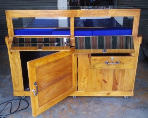 ตู้โชวว์พระสภาพใหม่ ขนาดใหญ่ มีล้อ มีไฟ พร้อมใช้งาน ตู้โชวว์พระสภาพใหม่ ขนาดใหญ่ มีล้อ มีไฟ พร้อมใช้งาน