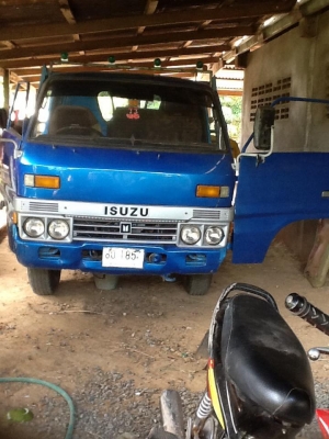 ด่วนเลยครับ หกล้อ ช่วงสั้น 85 แรง สวย ด่วนเลยครับ หกล้อ ช่วงสั้น 85 แรง สวย