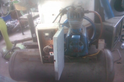 ปั้มลมตัวใหญ่ถังขนาดประมาณ 160-200  ลิตรครับ   หัวปั้มลมญี่ปุ่นมอเตอร์ 3-5  แรงครับ  ราคานี้พร้อมมอเตอร์  3  แรงครับ ระบบทุกอย่างทำงานปกติครับราคานี้สุดคุ้มมากครับ