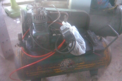 ปั้มลมญี่ปุ่นสภาพเดิมๆครับมอเตอร์ขนาด 3 แรงครับของญี่ป่นแท้ครับตัวน้ตะกรงกันสายพานครบครับราคานี้คุ้มมากครับ