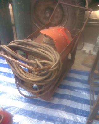 ตู้เชื่อมญี่ปุ่นแท้ 150 แอมพร้อมรถเข็นพร้อมสายสภาพพร้อมใช้งานครับพร้อมสายพร้อมหน้ากากครับขนาด 150  แอมของญี่ปุ่นแท้ครับพร้อมรถเข็นขนาดเล็กครับตัวไม่ค่อยใหญ่ครับราคานี้คุ้มมากครับ