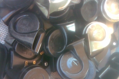 คลังแตรยุโรปสภาพสวยๆครับเป็นแตรยุโรป  บอส เยอรมัน  ฝรั่งเศส  อิตาลี  เสียงนิ่มดังเพราะครับราคานี้คุ้มมากครับสไตรถเบน  ซีตอง  วอลโว่ครับ