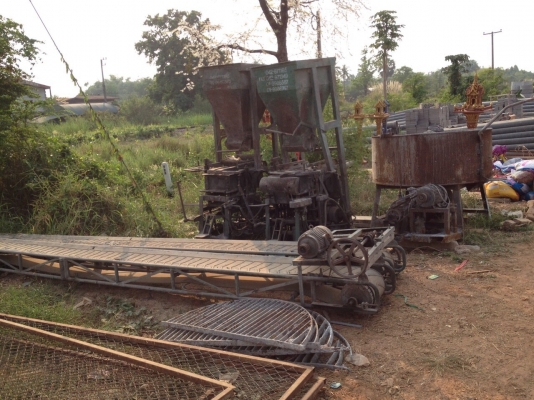 เครื่องอัดอิฐบล๊อกแบบ ไฮดรอลิก 4 ก้อน ครบชุด มอเตอร์3สาย เครื่องละ1xxxxx