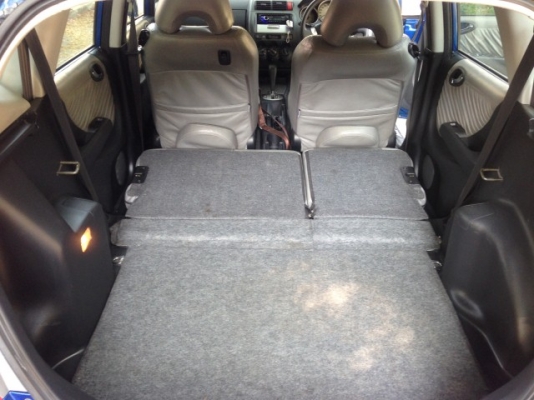 ขาย/แลก/เทิร์น/ HONDA JAZZ 2004 A/T *ฟรีดาวน์