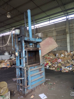 ขายเครื่องอัด กระดาษแนวตั้งมือสอง