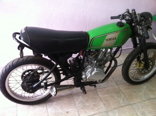 YAMAHA DT โมโนโช้ค ทรง คาเฟ่ แนวSR เครื่อง LIFAN 150CC ติดต่อ 082-955-2081 รถทำมาไม่นา แต่ไม่มีเวลาขับ แม่ว่า เล่มไม่มีนะครับ เล่มหาย