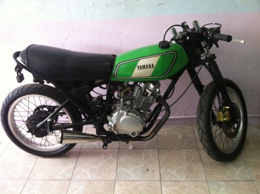 YAMAHA DT โมโนโช้ค ทรง คาเฟ่ แนวSR เครื่อง LIFAN 150CC ติดต่อ 082-955-2081 รถทำมาไม่นา แต่ไม่มีเวลาขับ แม่ว่า เล่มไม่มีนะครับ เล่มหาย
