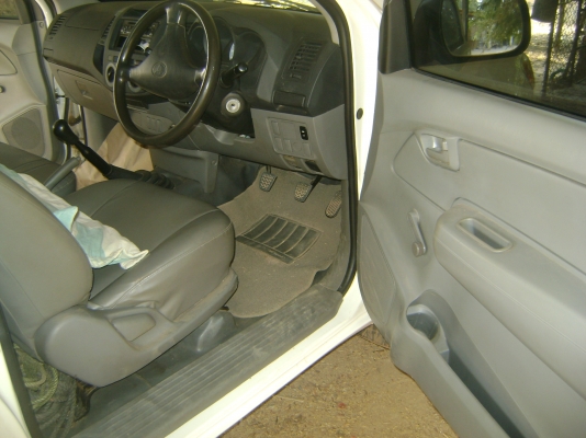 TOYOTA  HILUX  D4D  320,000  บาท