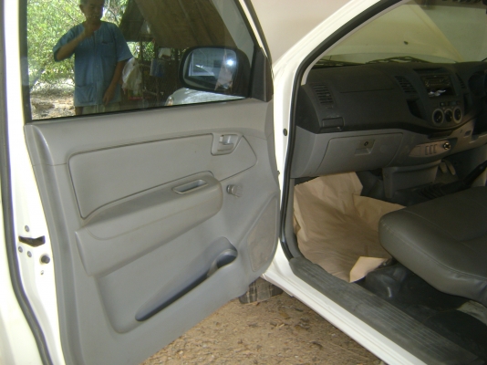 TOYOTA  HILUX  D4D  320,000  บาท