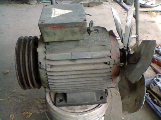 ขายมอเตอร์ไฟ3เฟส 380โวล์ (5.2แรง)