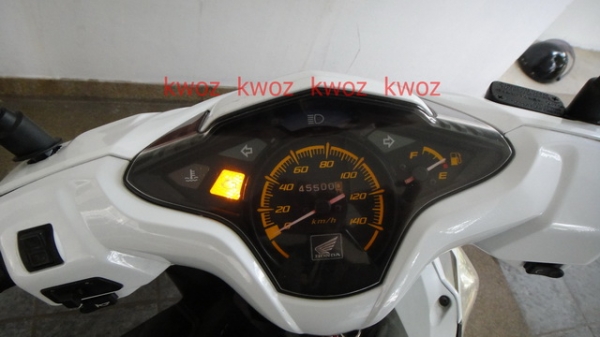 ขาย Honda click 110i.  ปี 2552  Combi Brake  สี ขาว - ดำ