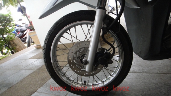 ขาย Honda click 110i.  ปี 2552  Combi Brake  สี ขาว - ดำ