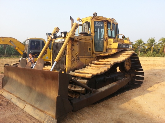 ขายรถแทรคเตอร์ CAT D6H เก่านอก