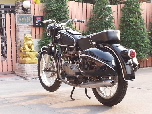 วุฒินนบุรี// ขาย BMW r26 หล่อๆมีกระเป๋าค้างด้วยคับรถพร้อมใช้เก็บงานแล้ว