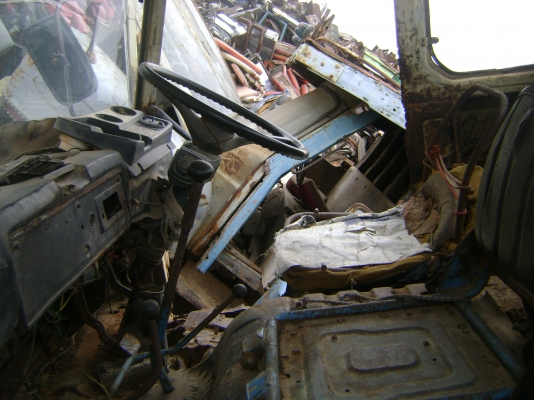 MITSUBISHI   FM  215 F   165  แรง   325,000  บาท