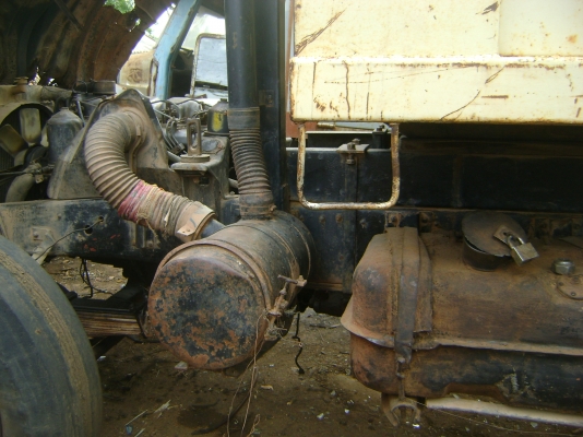 MITSUBISHI   FM  215 F   165  แรง   325,000  บาท