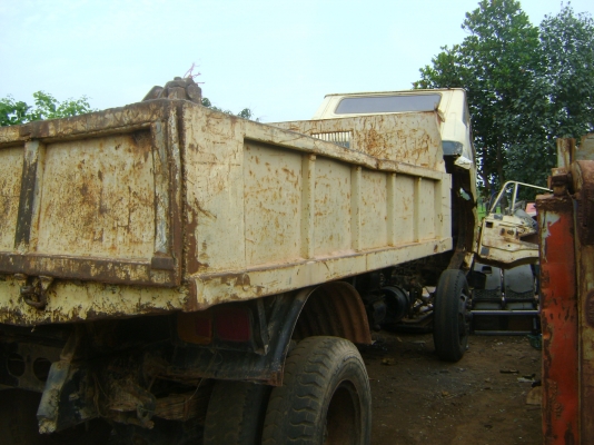 MITSUBISHI   FM  215 F   165  แรง   325,000  บาท