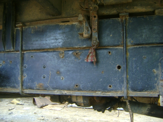 MITSUBISHI   FM  215 F   165  แรง   325,000  บาท