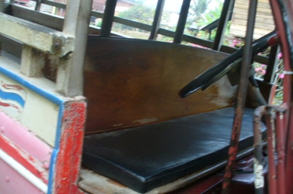 ขายรถสองเเถวไดน่า สี่ล้อกลางโบราณ คอกหมู ขายรถสองเเถวไดน่า สี่ล้อกลางโบราณ คอกหมู