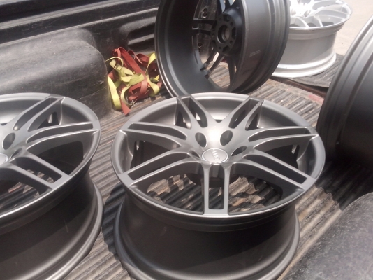 ขายเเม๊ก 19 นิ้ว กว้าง 8.5 เก็บสีเเล้ว ครับเเม๊กแท้ AUDI อย่างสวยครับ