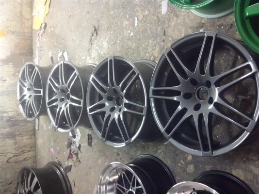 ขายเเม๊ก 19 นิ้ว กว้าง 8.5 เก็บสีเเล้ว ครับเเม๊กแท้ AUDI อย่างสวยครับ