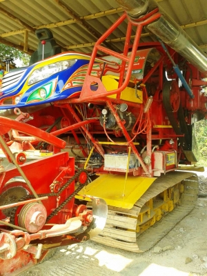 รถเกี่ยวข้าว เกษตรพัฒนา จ้าวช้างไวไฟจอมพลังใหม่ รถซื้อ ตค.ปี 56