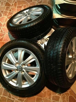 ขายล้อ Vios ป้ายแดงพร้อมยาง 15" 4รู100 ใหม่มาก ๆ ครับ ชุดละ 9,900 บาท