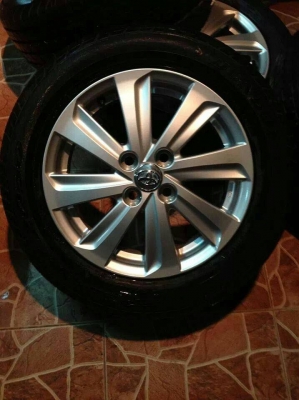 ขายล้อ Vios ป้ายแดงพร้อมยาง 15" 4รู100 ใหม่มาก ๆ ครับ ชุดละ 9,900 บาท