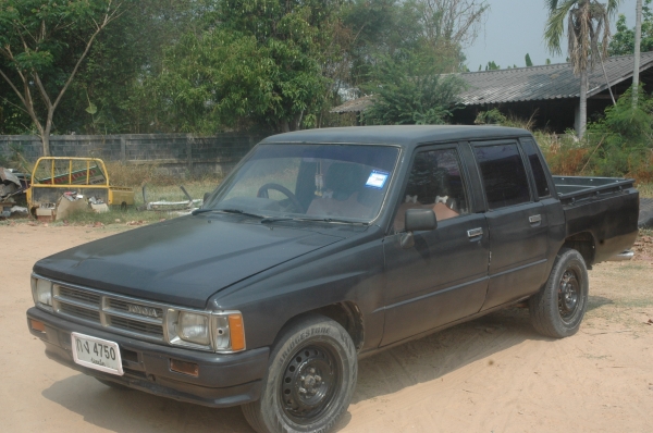 โตโยต้าฮีโร่4ประตูปี32