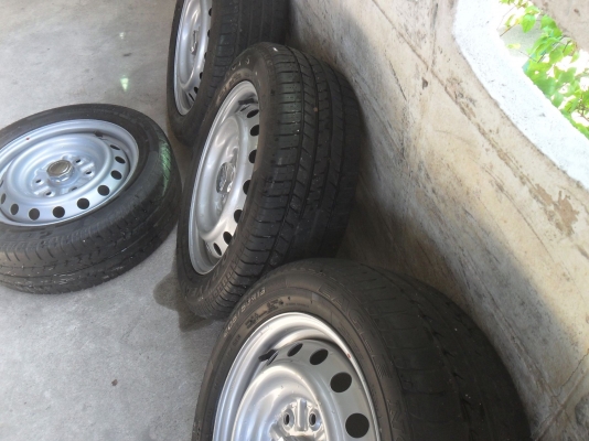 ล้อกะทะ 16นิ้ว 6รู ยาง205 55 16 สวยๆ 4 ล้อ ราคา 3900 บาท