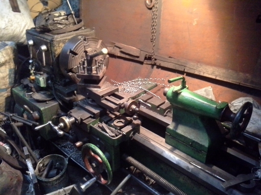 เครื่องแท่นสว่าน ญี่ปุ่น KIRA จำนวน 2 เครื่อง ขายพร้อมแท่นตั้งสว่าน สภาพเครื่องจักรพร้อมใช้งาน