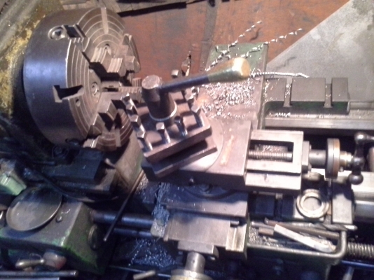 เครื่องแท่นสว่าน ญี่ปุ่น KIRA จำนวน 2 เครื่อง ขายพร้อมแท่นตั้งสว่าน สภาพเครื่องจักรพร้อมใช้งาน