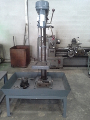 เครื่องแท่นสว่าน ญี่ปุ่น KIRA จำนวน 2 เครื่อง ขายพร้อมแท่นตั้งสว่าน สภาพเครื่องจักรพร้อมใช้งาน