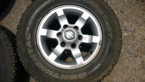 ต้องการขาย ล้อแม็กNissan Frontier ขอบ 15 พร้อมยาง คอนติเนียนทัล 225-70-15 AT แม็กเดิมๆยางพอใช้ได้ครับ 4วง 6,500 บาท
