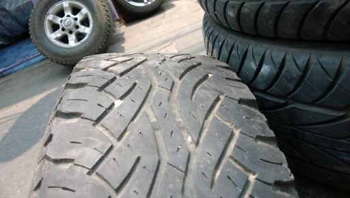 ต้องการขาย ล้อแม็กNissan Frontier ขอบ 15 พร้อมยาง คอนติเนียนทัล 225-70-15 AT แม็กเดิมๆยางพอใช้ได้ครับ 4วง 6,500 บาท