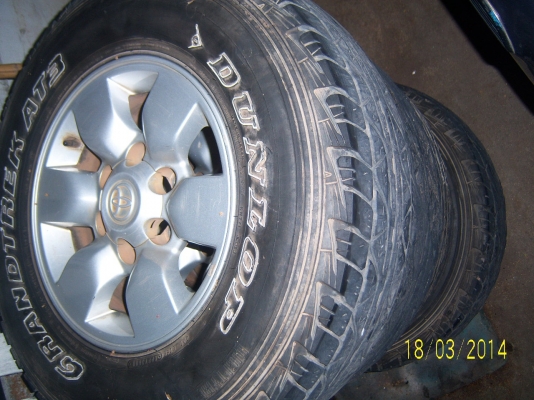 แม็กโตโยต้าขอบ 15 พร้อมยาง 30x9.50  1ชุด