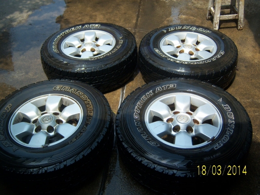 แม็กโตโยต้าขอบ 15 พร้อมยาง 30x9.50  1ชุด