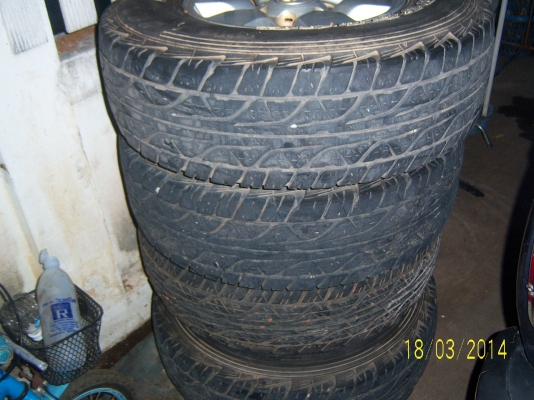 แม็กโตโยต้าขอบ 15 พร้อมยาง 30x9.50  1ชุด